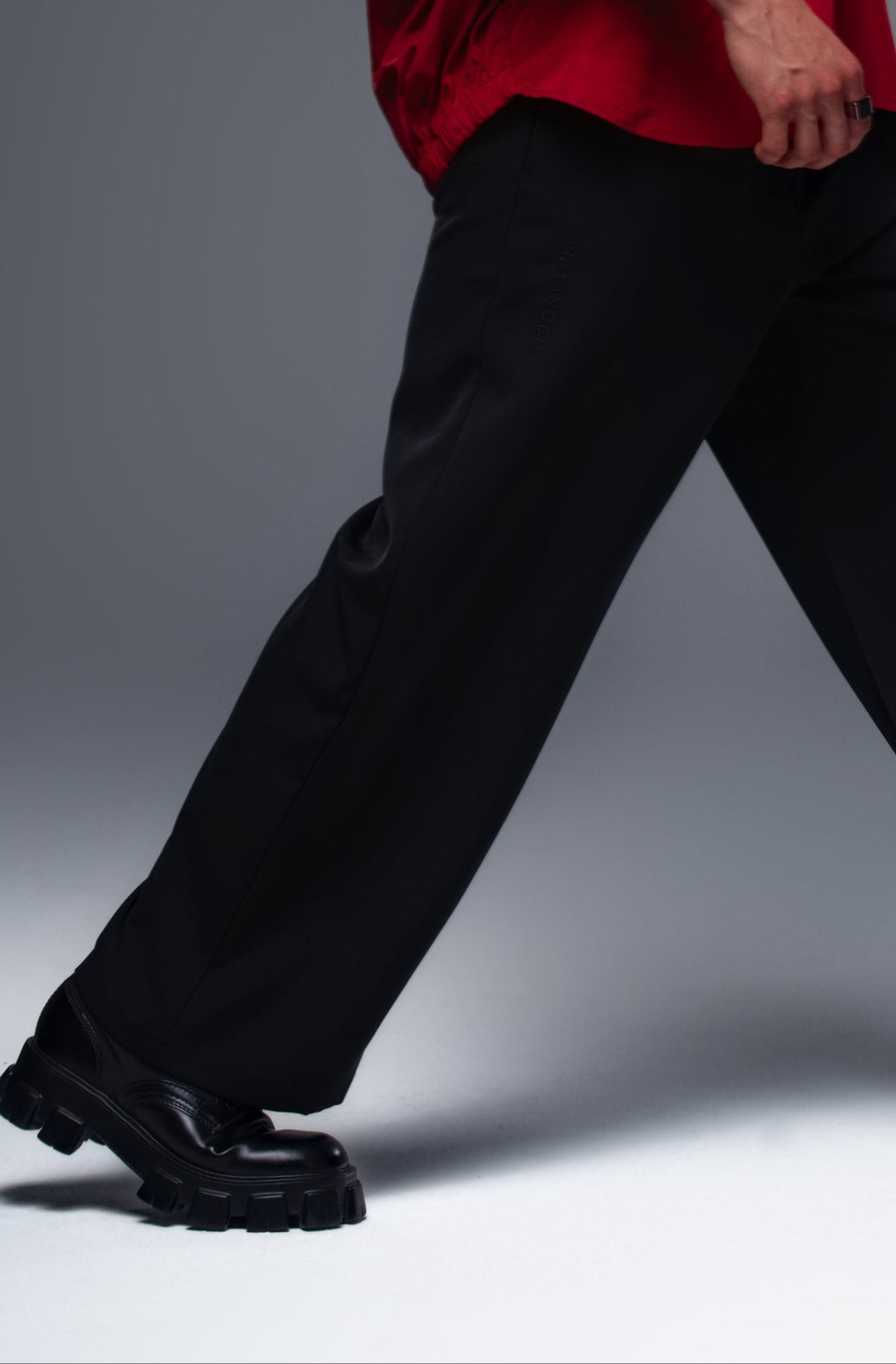 GOLIATH FIT Trousers in Black