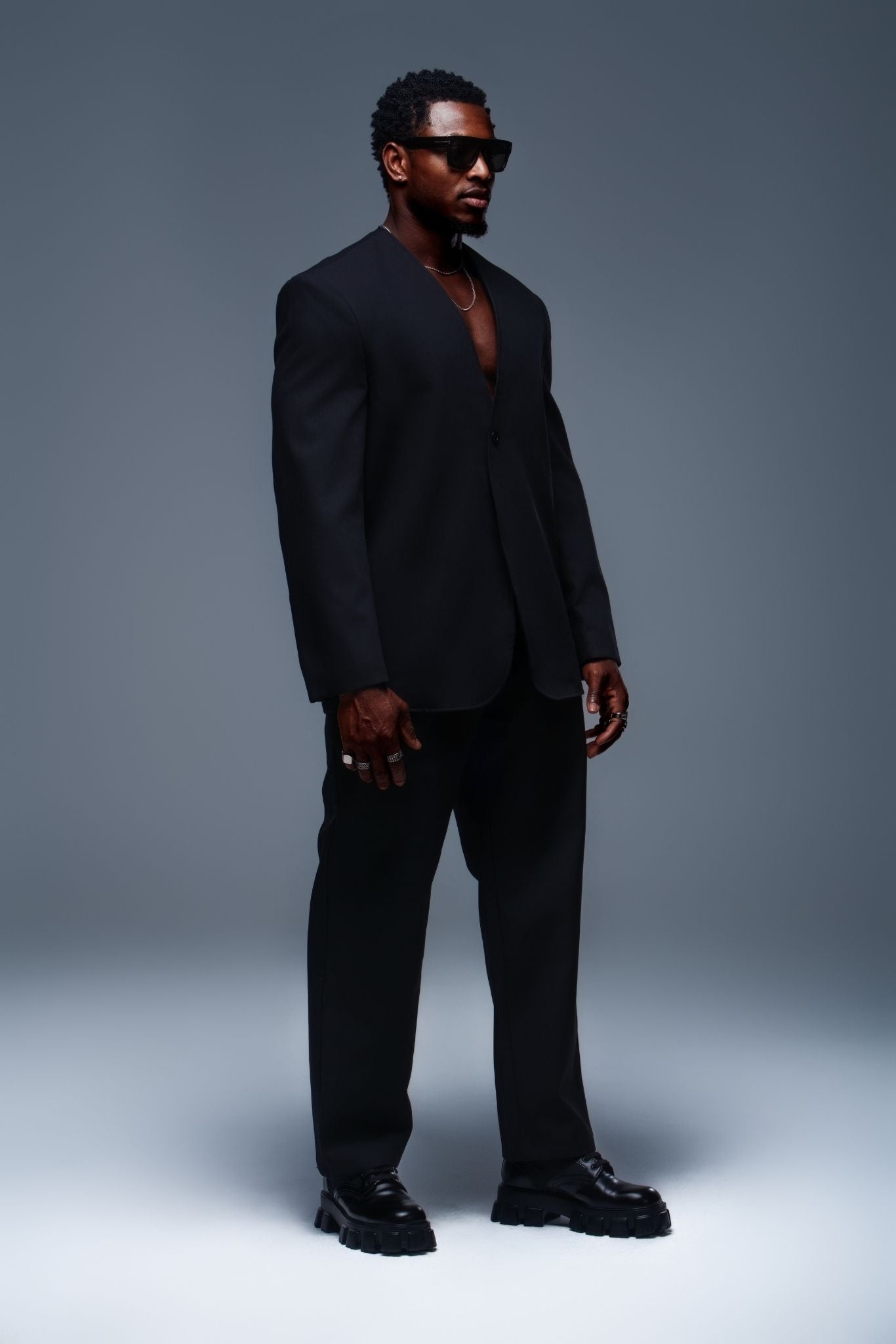 ALPHA NOIR Long Sleeve Blazer in Black