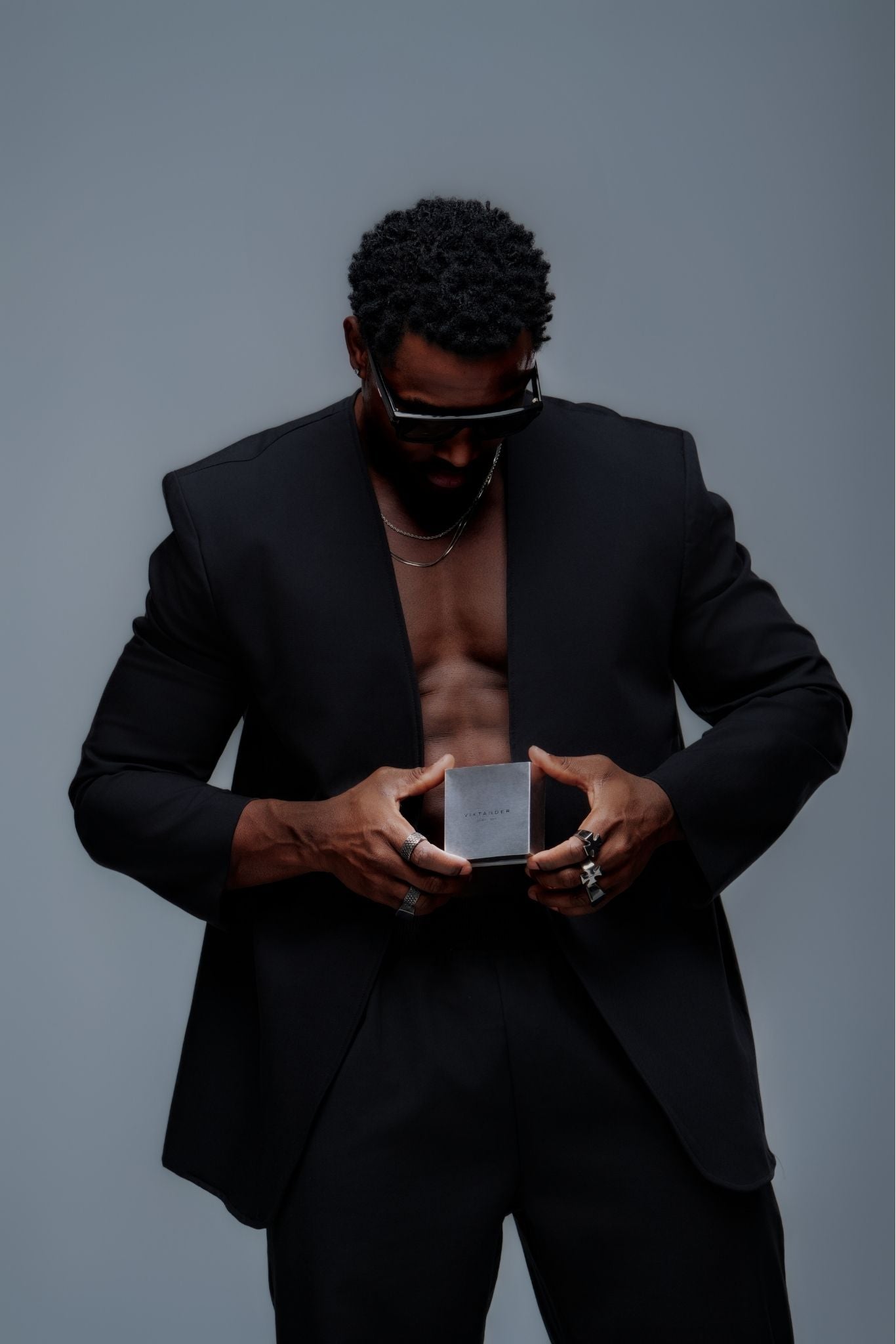 ALPHA NOIR Long Sleeve Blazer in Black