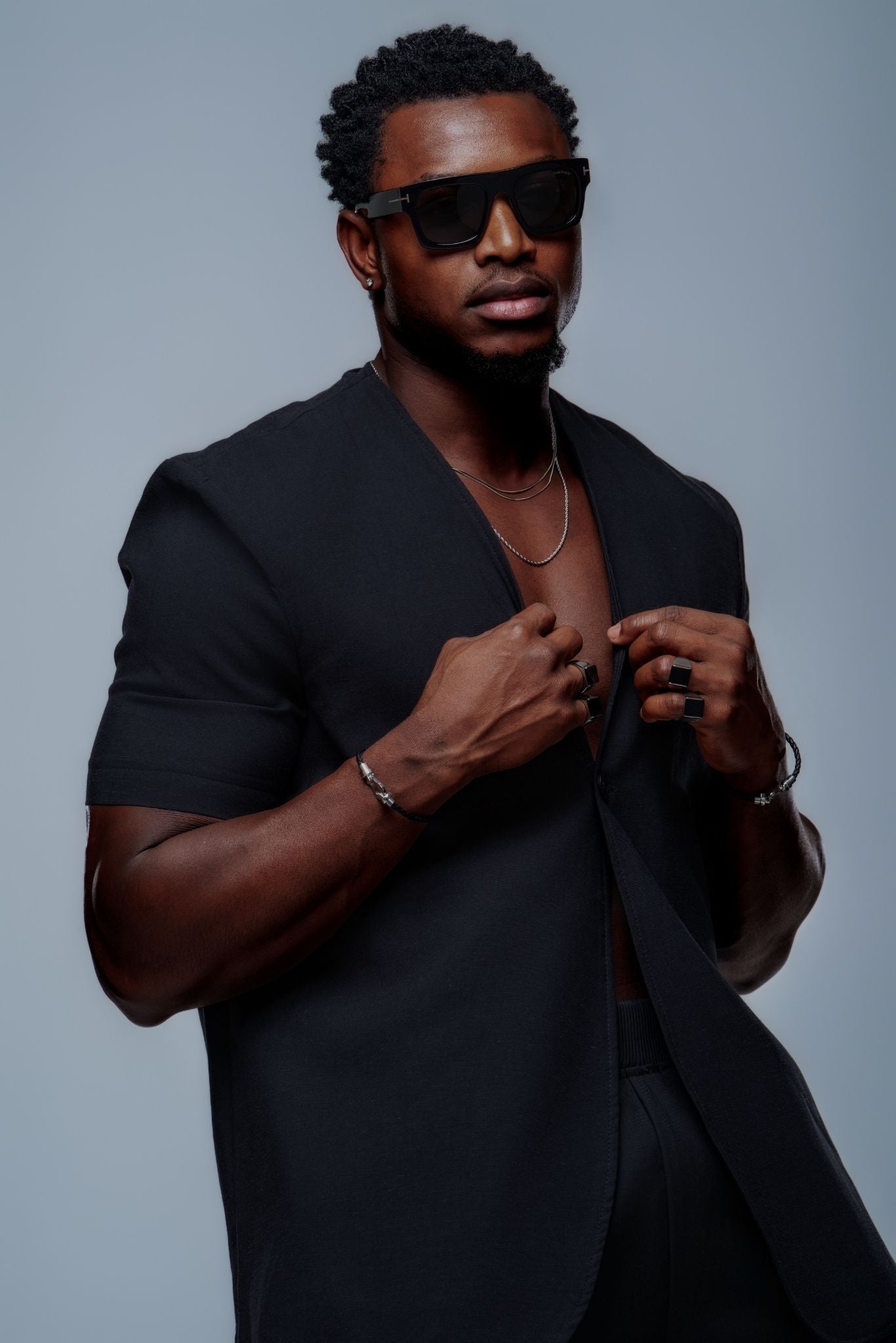 ALPHA NOIR Short Sleeve Blazer in Black