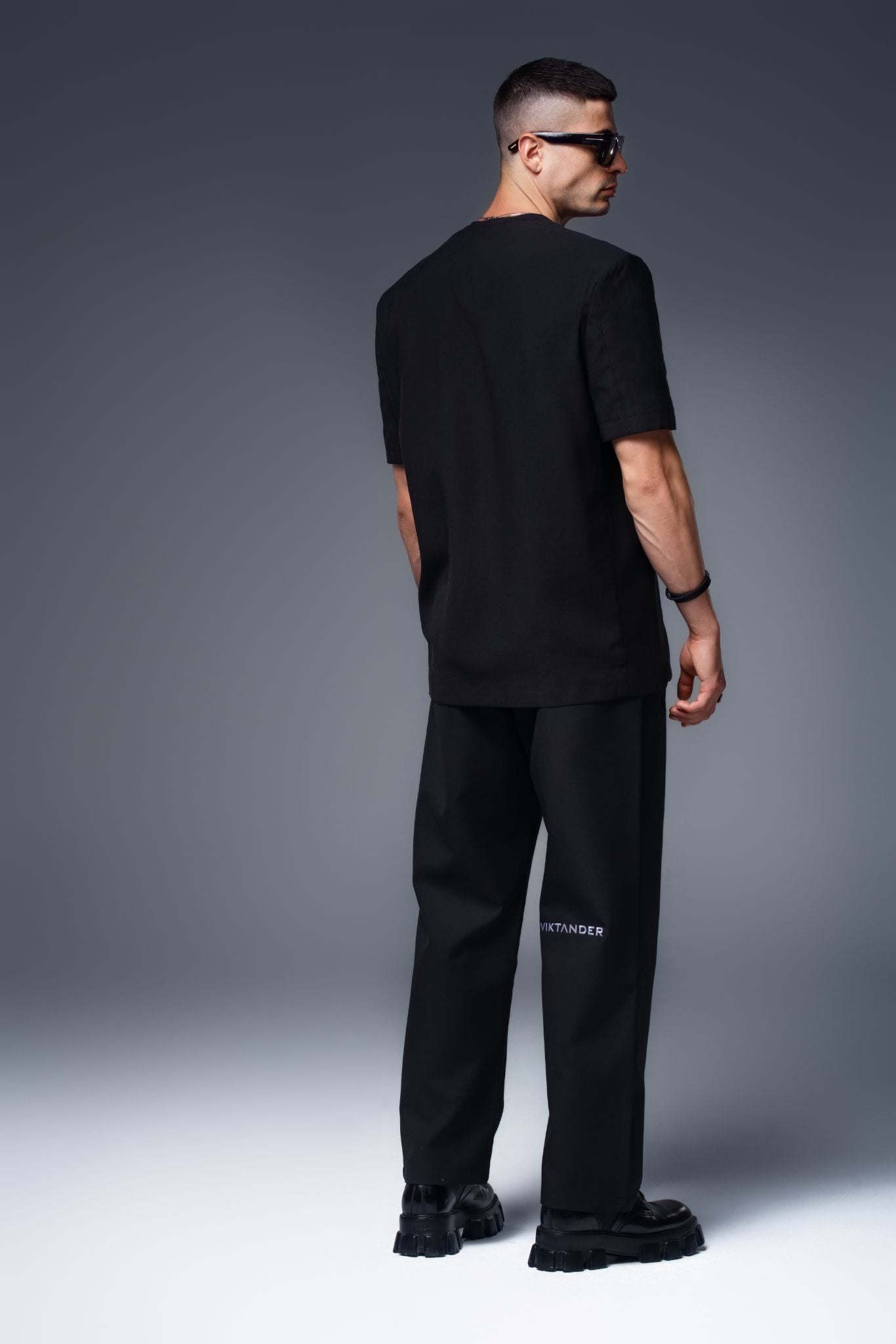 ALPHA NOIR Short Sleeve Blazer in Black