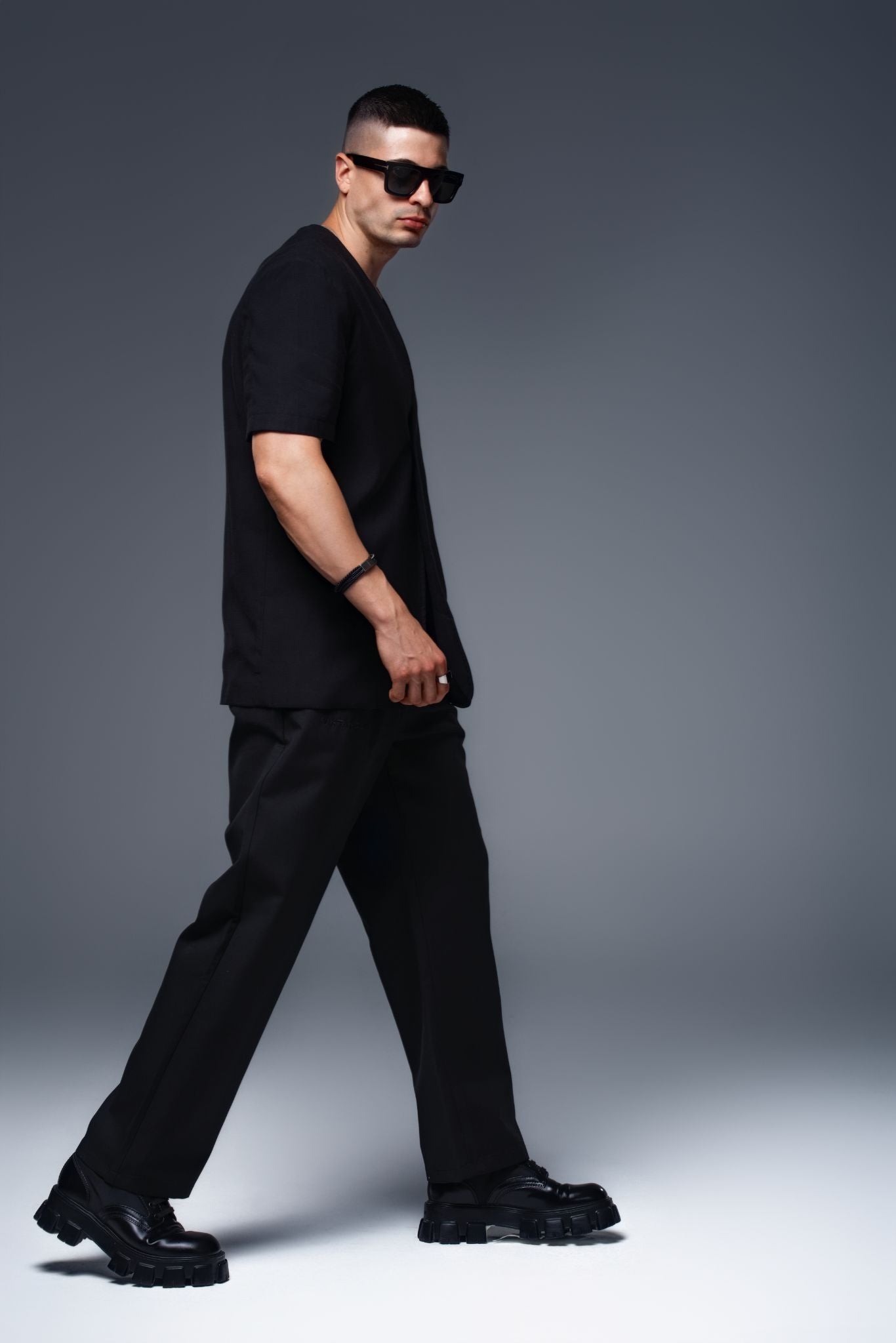 ALPHA NOIR Short Sleeve Blazer in Black