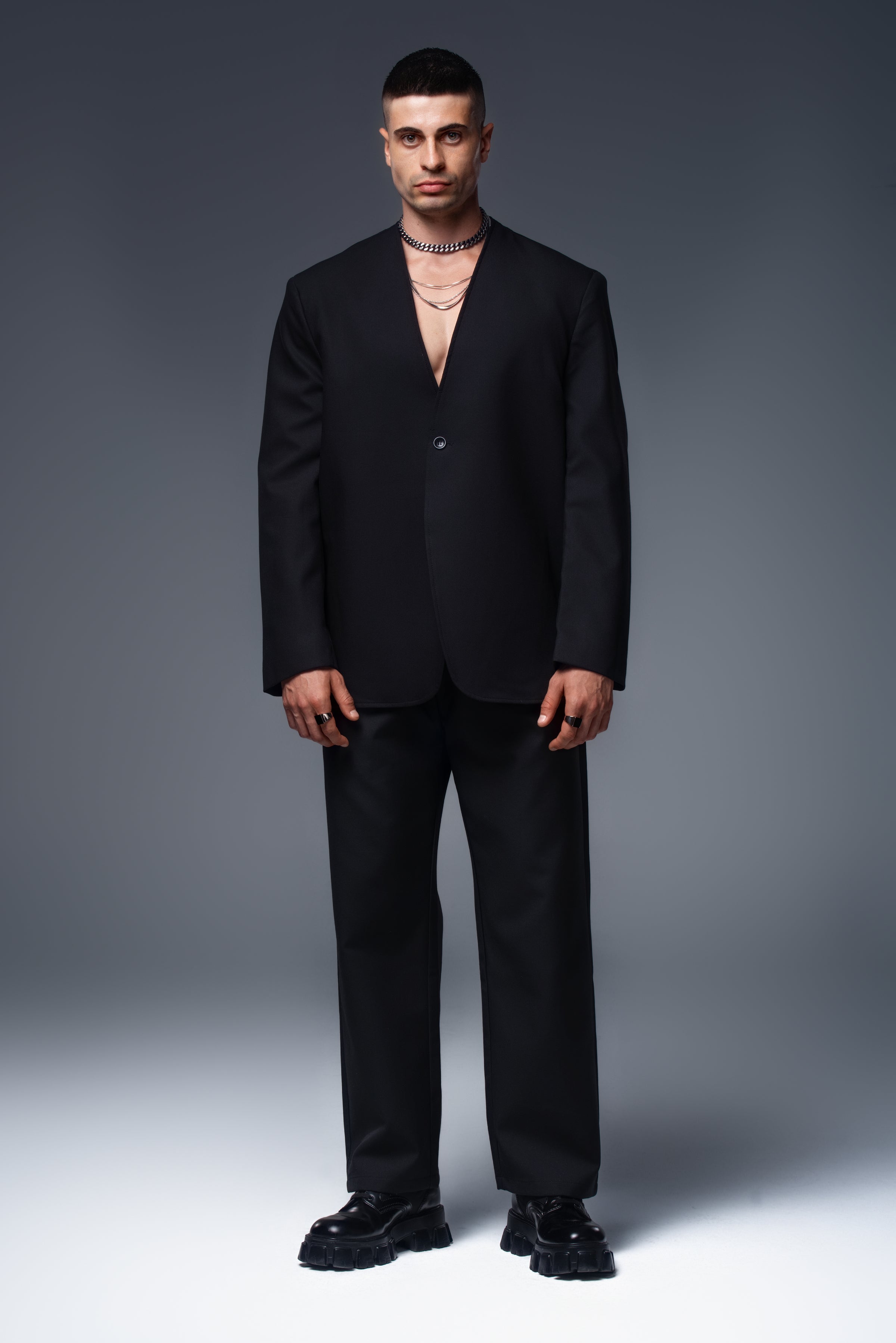 ALPHA NOIR Long Sleeve Blazer in Black