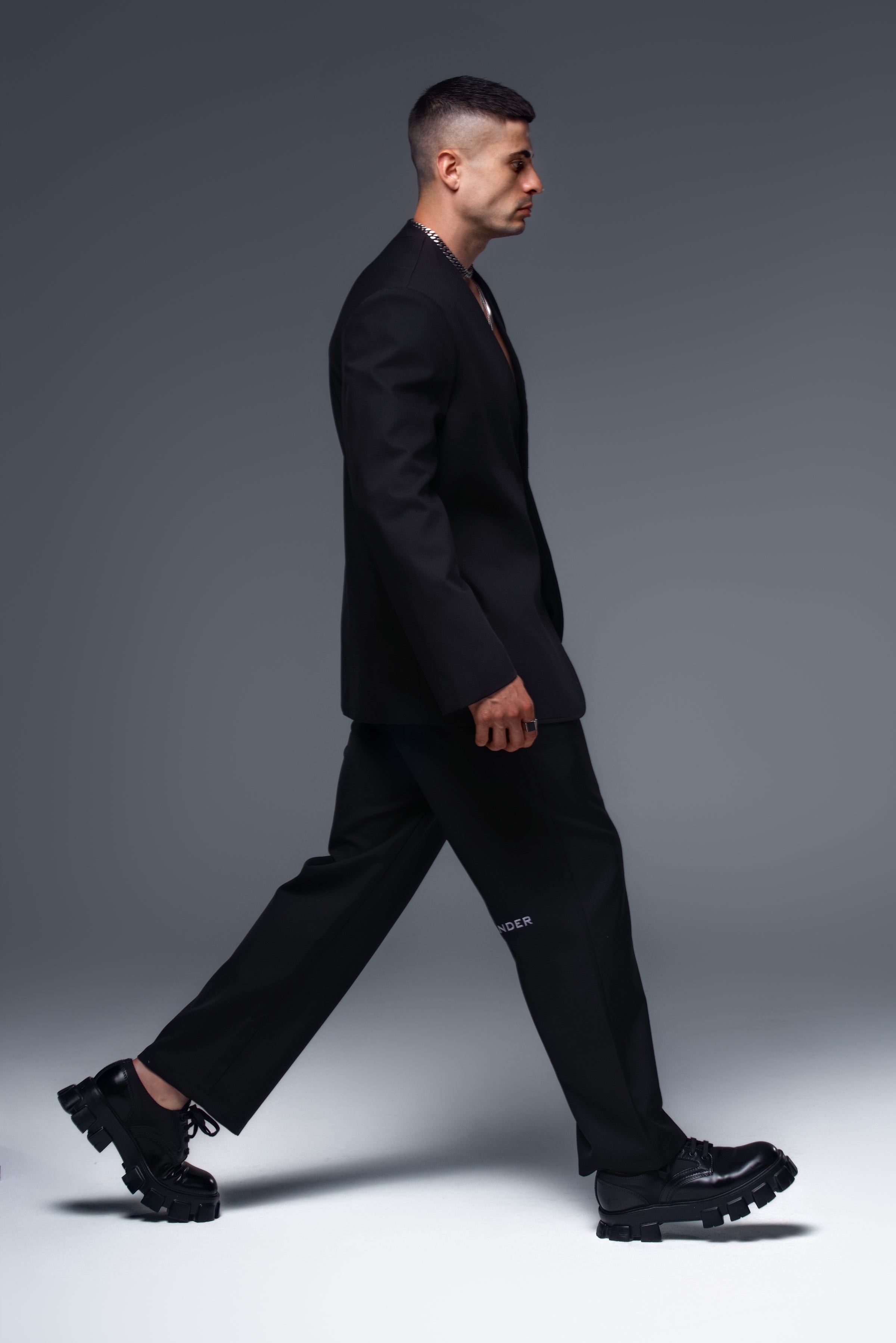 ALPHA NOIR Long Sleeve Blazer in Black