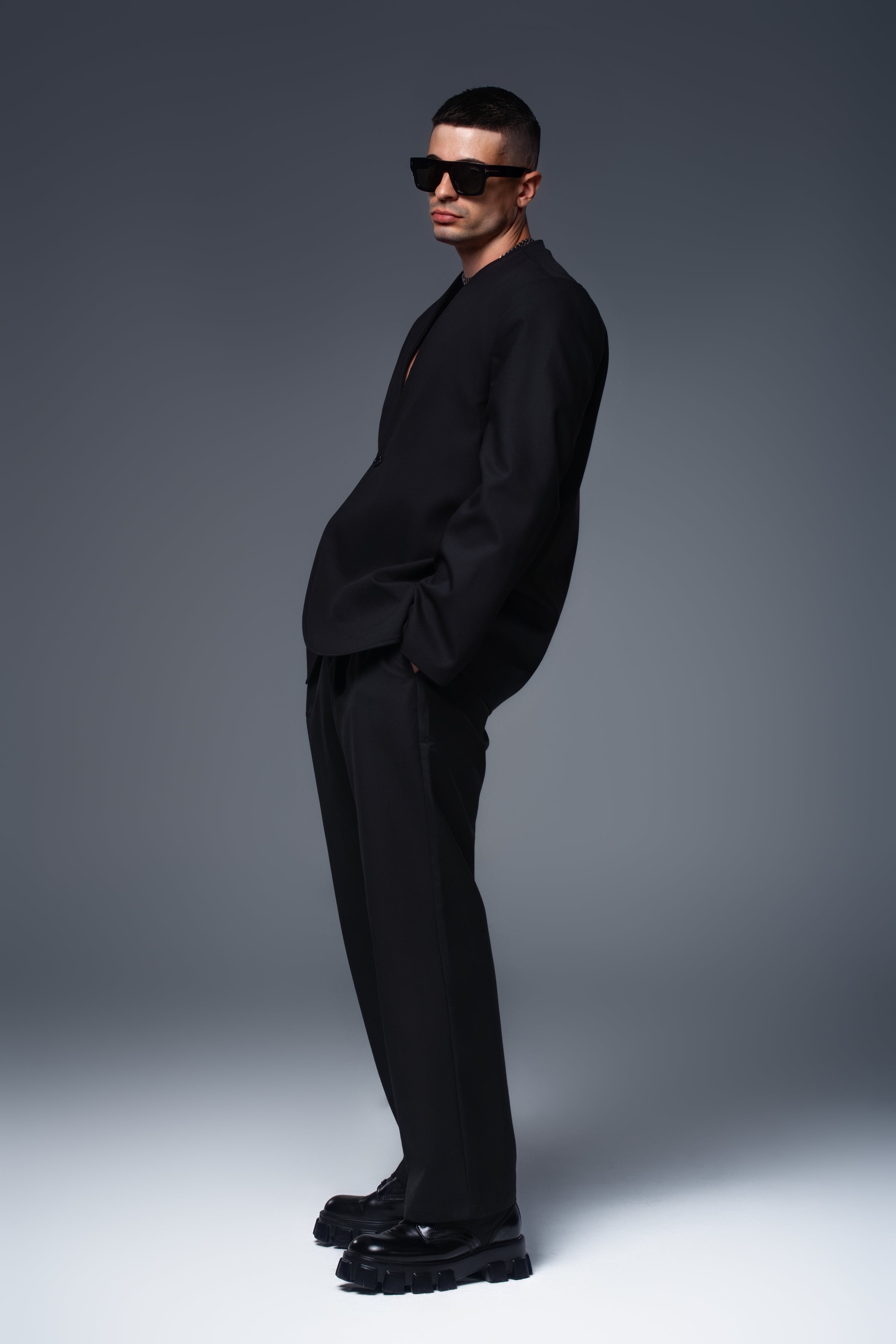 ALPHA NOIR Long Sleeve Blazer in Black