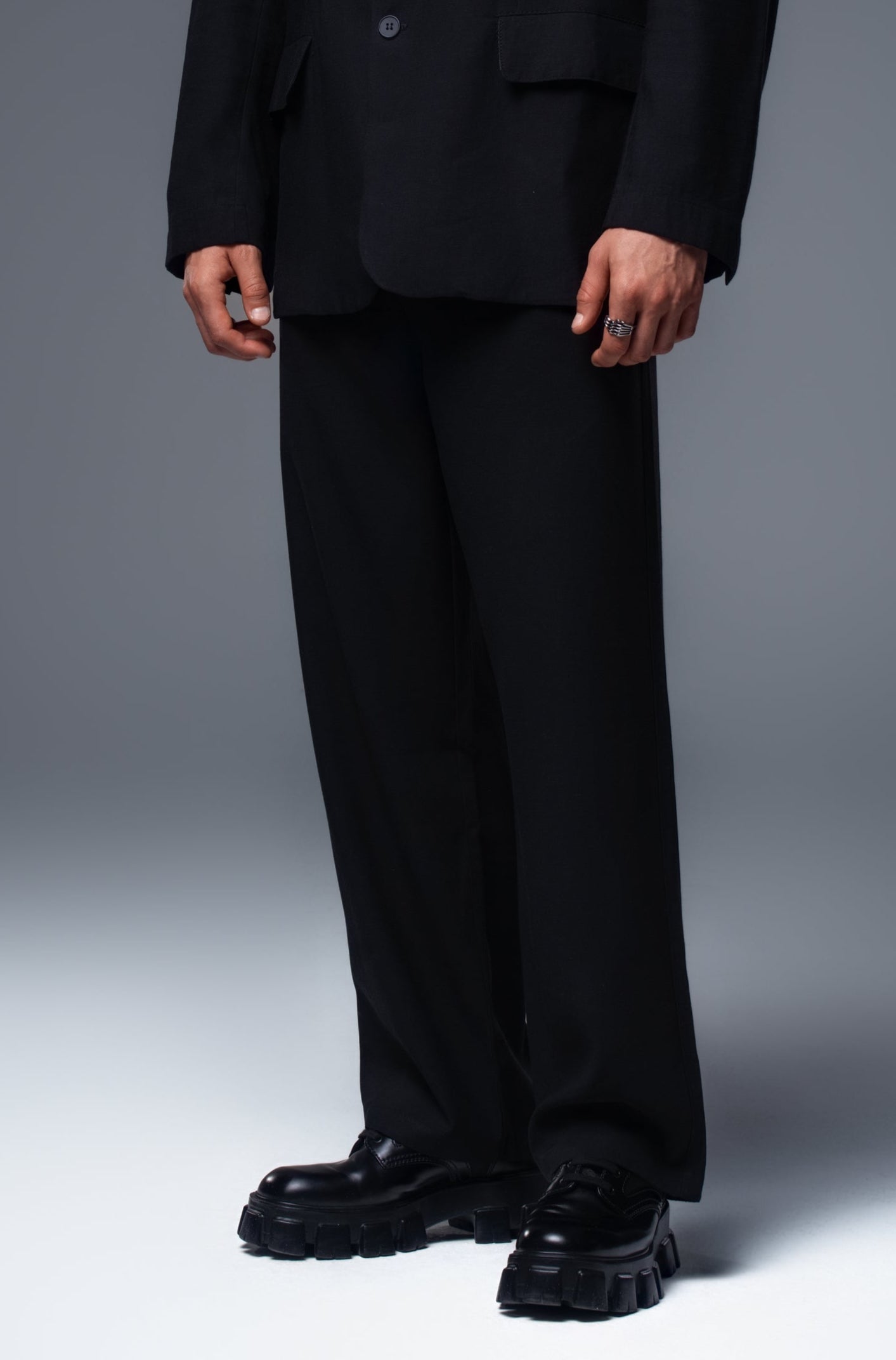 PHANTOM LINEN Trousers in Black
