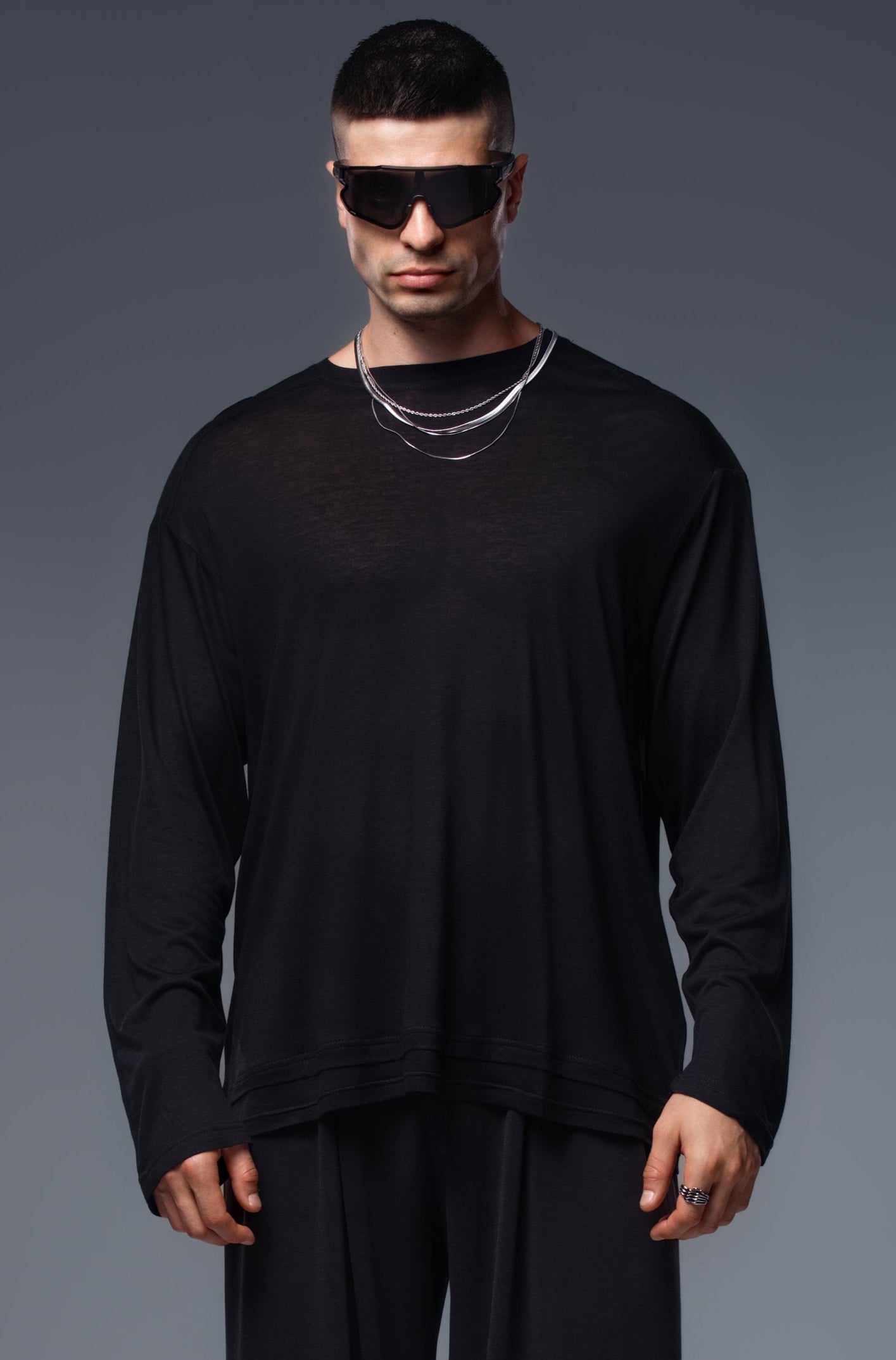 SHADEWALKER Top in Black