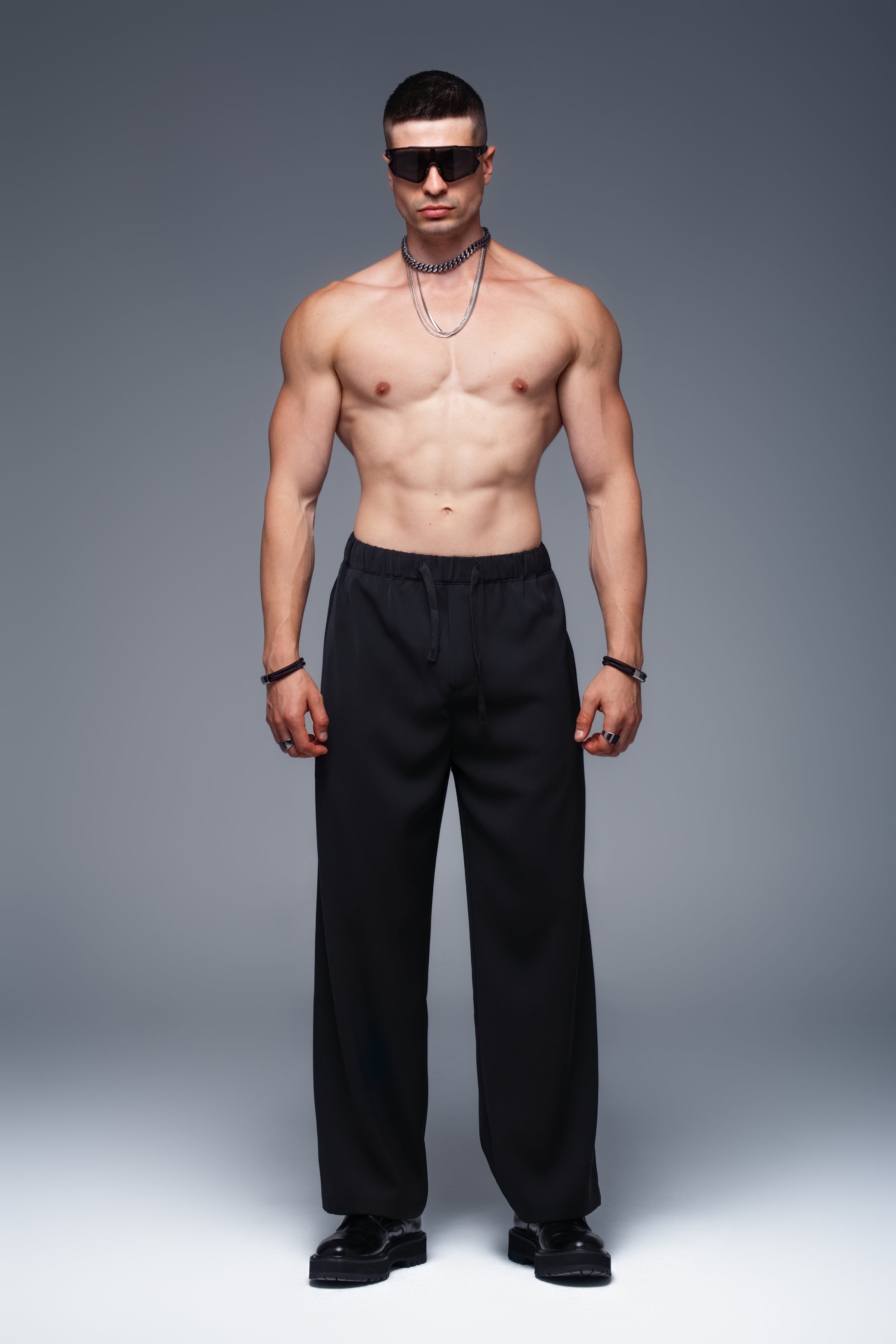 GOLIATH FIT Trousers in Black