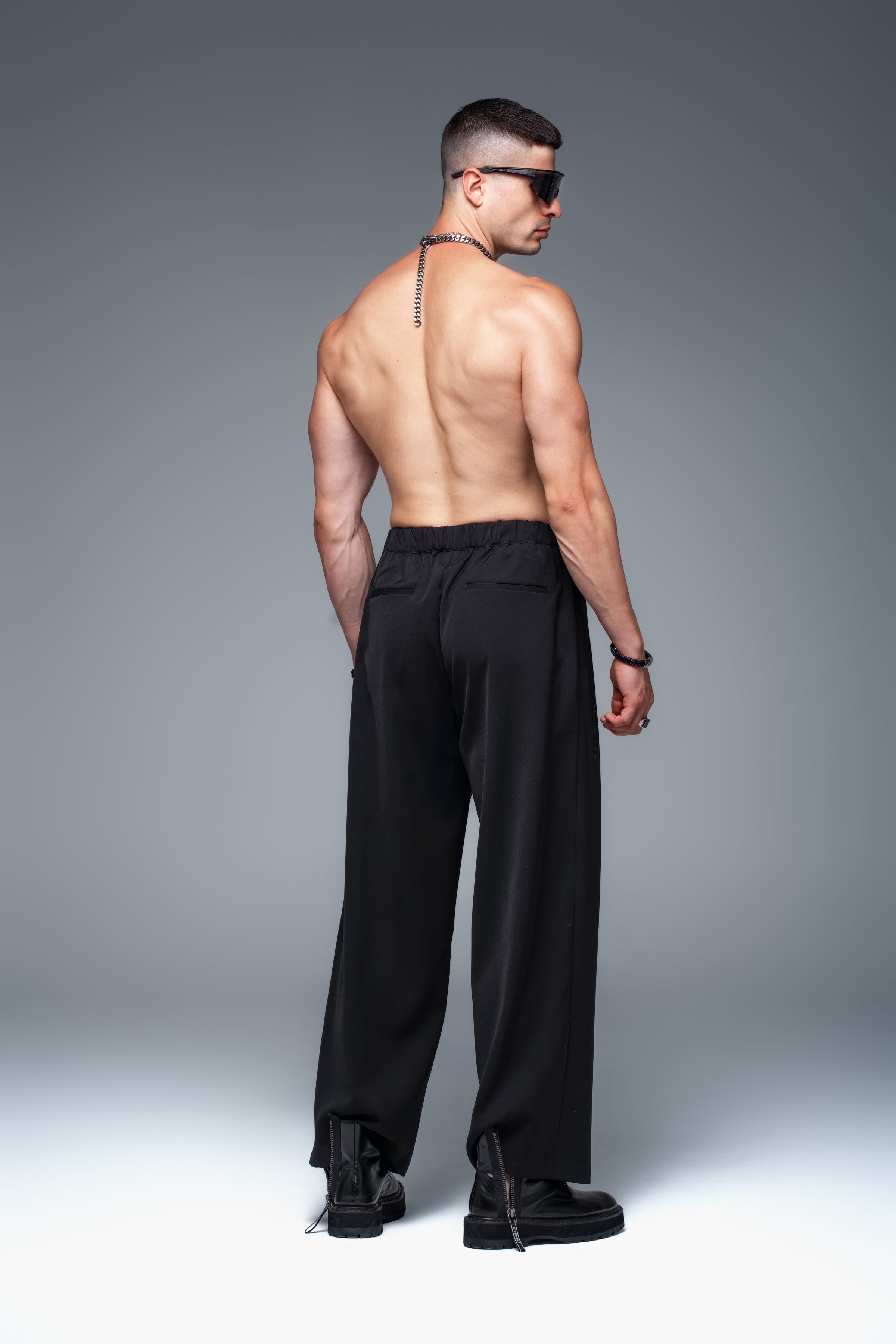 GOLIATH FIT Trousers in Black